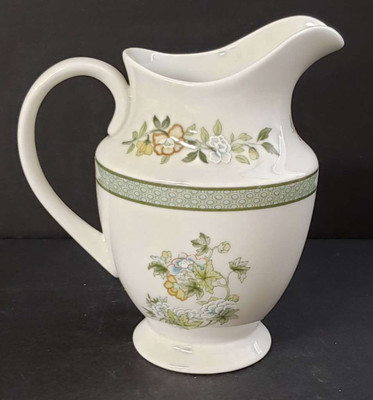 Royal Doulton - Tonkin TC1107 - Creamer