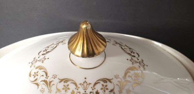 Royal Doulton Vanborough Green Covered Oval Bowl with Handles (Trim wear on knob) – collectible replacement piece by Royal Do