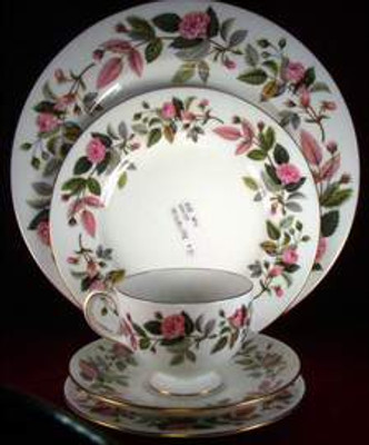 Wedgwood - Hathaway Rose - Bread Plate - AN