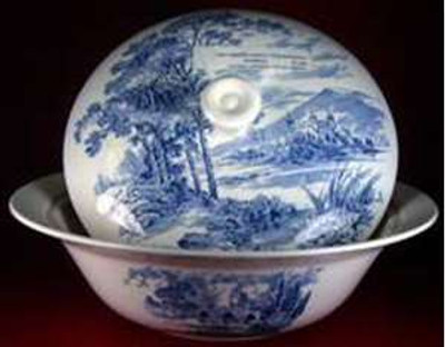 Wedgwood Countryside Blue 9 1/4″ Covered Bowl