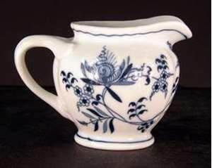 Blue Danube 8 oz Coffee Creamer – features classic blue onion design
