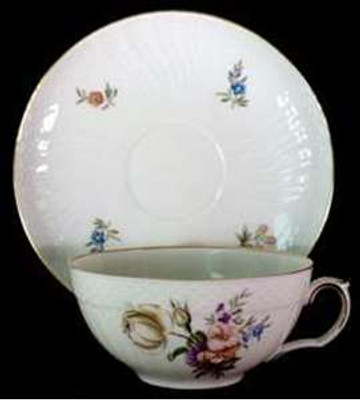 Royal Copenhagen - Frijsenborg 910 - Cup and Saucer - N