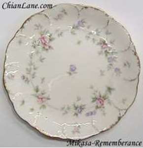 Mikasa Remembrance AB002 Dinner Plate - About New from the Remembrance AB002 collection by Mikasa.
