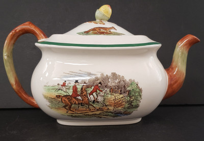 Spode Herring Hunt Green Trim teapot with lid 5 7/8 inch Off to Draw hunt scene with riders on horseback