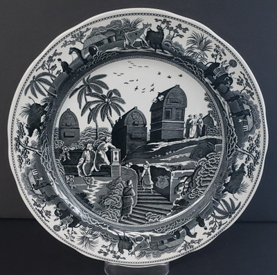 Spode Archive Collection Black Dinner Plate - Caramanian - Archive Collection Black by Spode.