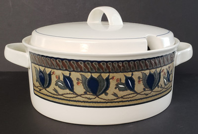 Mikasa Arabella Tureen with Slotted Lid, 8 5/8"Rim with Slotted Lid