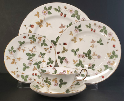 Wedgwood Wild Strawberry 5 Piece Place Setting.