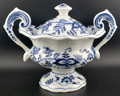 Blue Danube Mayonnaise with Lid, 3 1/2" x 5 5/8" – Japanese porcelain with blue onion floral scroll pattern