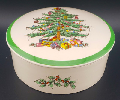Spode China Christmas Tree Green Trim S3324 Candy Box from the Christmas Tree (green Trim) collection by Spode.