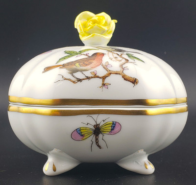 Herend Rothschild Bird (RO) Footed Trinket Box. 2 1/4" square. Hand-painted porcelain with gold scrollwork and bird designs.