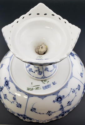 Royal Copenhagen - Blue Fluted ~ Full Lace - Cake Stand 1020 - AN