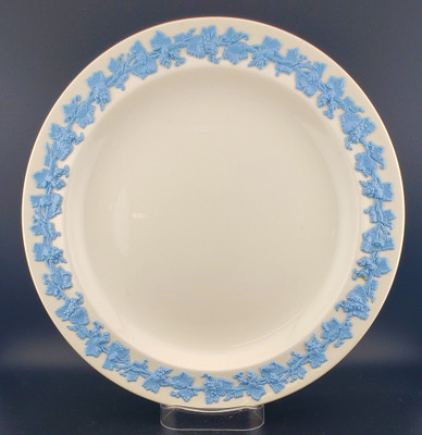 Wedgwood - Lavender on Cream (Plain Edge) - Dinner Plate - Narrow Rim - AN