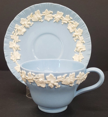 Wedgwood - Cream on Lavender (Shell Edge) - Cup and Saucer - N
