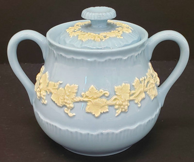 Wedgwood - Cream on Lavender (Shell Edge) - Sugar Bowl - N
