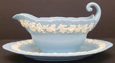 Wedgwood - Cream on Lavender (Shell Edge) - Gravy Boat - N