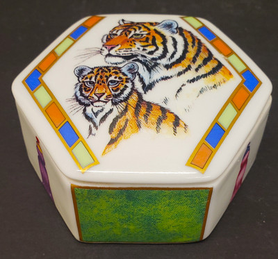 Chase Lynn - Tiger Raj - Box with Lid - Hexagonal - N