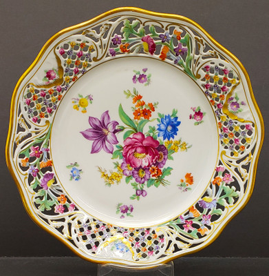 Schumann - Chateau Dresden - Luncheon Plate - Pointed Purple Flower - N