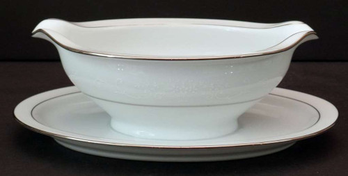 Noritake Whitehall 6115 Gravy Boat. Collectible piece.