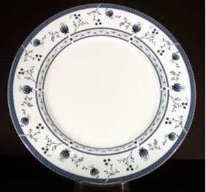 Royal Doulton Cambridge Dinner Plate – collectible replacement piece by Royal Doulton.