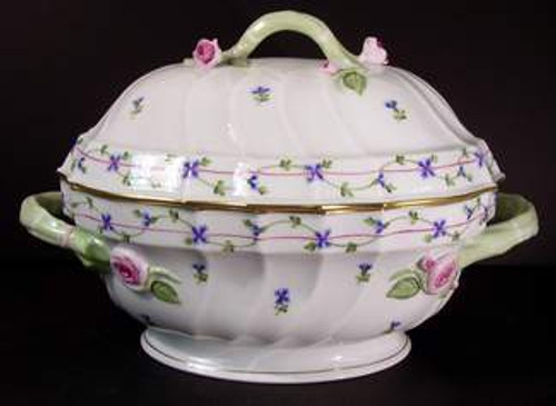 Herend Blue Garland Tureen with Lid 1014/PB6 – white porcelain tureen with hand-painted blue floral garlands, rose handles, and gold trim. 10 1/2" x 8".