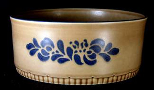 Pfaltzgraff Folk Art Baker, 3 3/4" x 9"