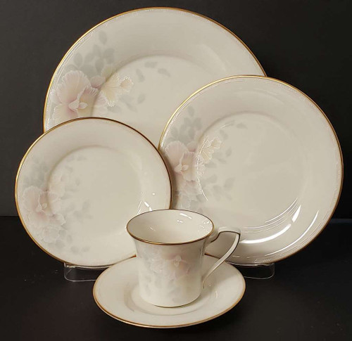 Noritake - Sweet Surprise 7702 - Place Setting