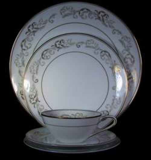 Noritake Stanwyck 5818 Dinner Plate - Moderate Wear, 10 5/8"