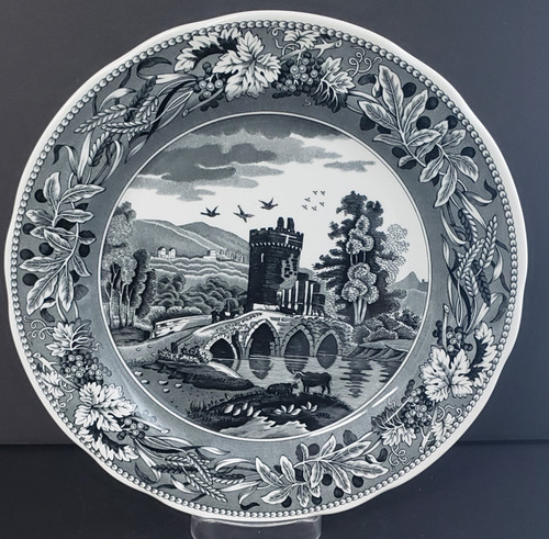 Spode Archive Collection Black Dinner Plate - Lucano from the Archive Collection Black collection by Spode.