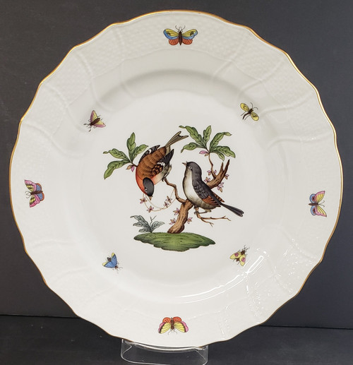 Herend Rothschild Bird (RO) Dinner Plate #1524, 10  1/4". Hand-painted porcelain with gold scrollwork and birds, design 12.
