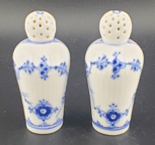 Royal Copenhagen - Blue Fluted~Half Lace - Salt and Pepper 439 - N