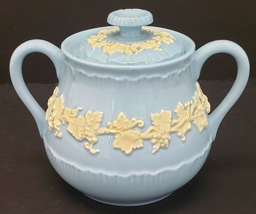 Wedgwood - Cream on Lavender (Shell Edge) - Sugar Bowl - N