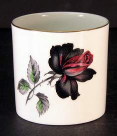Royal Albert - Masquerade (Smooth/Gold Trim) - Cigarette Holder - N