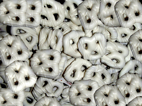 Guittard Chocolate Mini Pretzels Frosted White 1 Pound ( 16 OZ ) By CandyKorner®