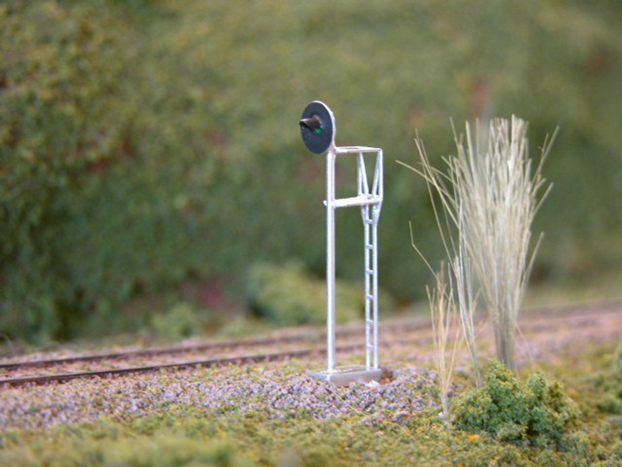 True Scale Searchlight Signal Kit HO Scale (Non-operational)