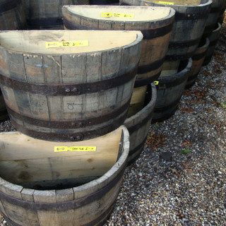 Flat-backed quarter barrel