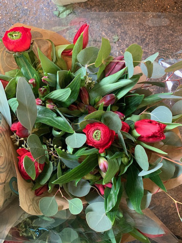 Valentine's posy - Spring flowers (reds)