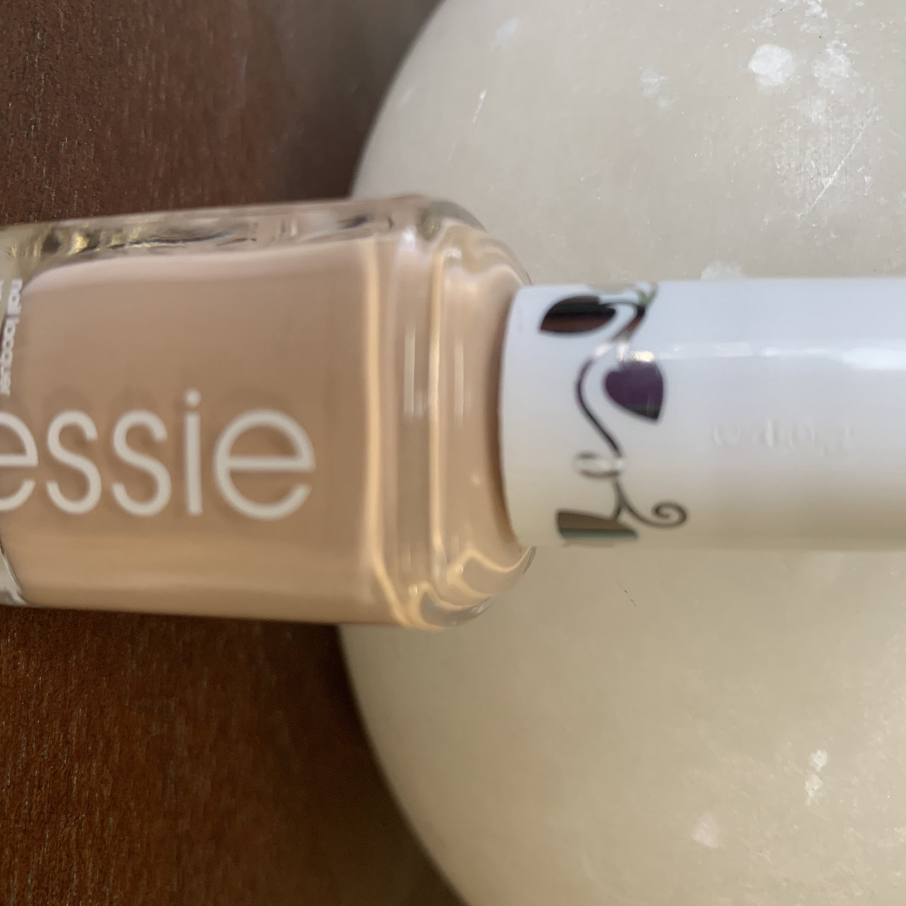 Essie Nail Polish 1702 Vine and Dandy Z01025