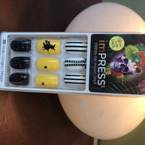 Kiss Impress Press-On Gel Halloween Glow in the Dark Manicure Nails 78907 ZO530