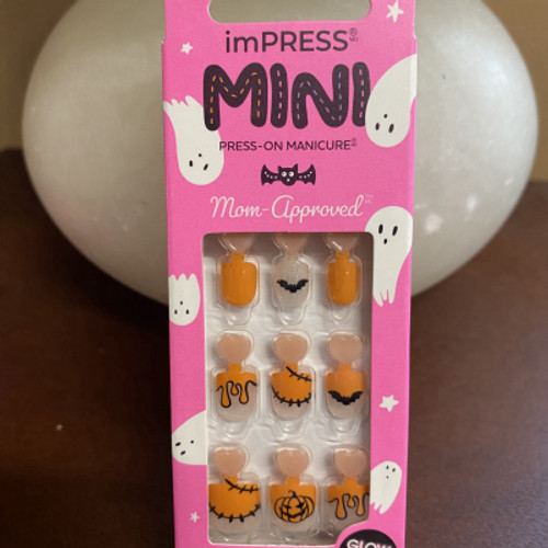 Kiss Impress Mini Glow in the Dark Mom-Approved Press-on Nails 91052 ZAA84