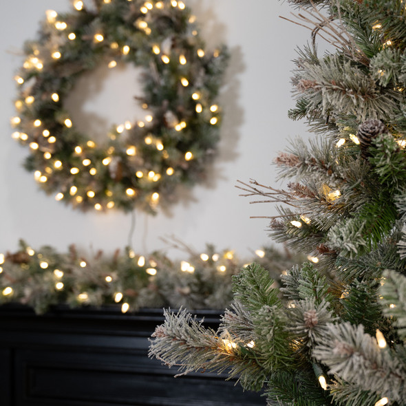 24" Frosted Virginia Wreath - Clear LED