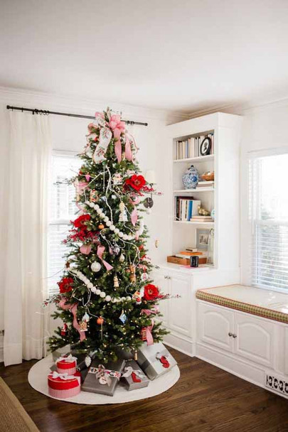 wexford-spruce-slim-artificial-christmas-trees-alt-034.jpg