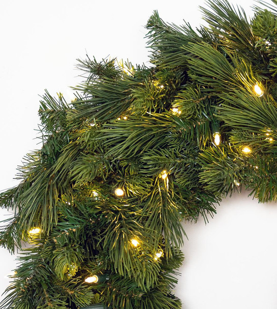 30" Scotch Pine Wreath - Clear LED 