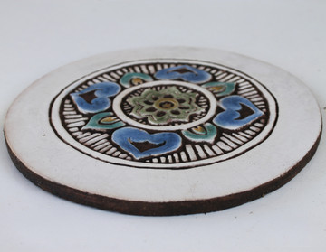 These circular handmade tiles make unique wall hangings for kitchens, bathrooms or outdoor wall art. Our decorative tiles can also be combined with our other circular tiles to make larger wall art installations.