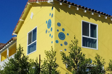 These turquoise handmade tiles make unique wall hangings for kitchens, bathrooms or outdoor wall art. Our decorative tiles can also be combined with our many other circular tiles to make larger wall art installations.