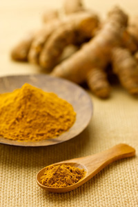 Turmeric Roots and Powder