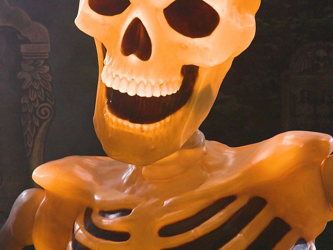 Light-Up Ground Breaking Skeleton