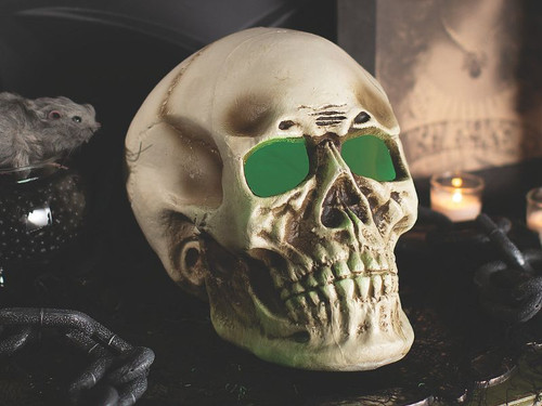Light Up Giant Skull, 10 3/4" x 12 1/2"