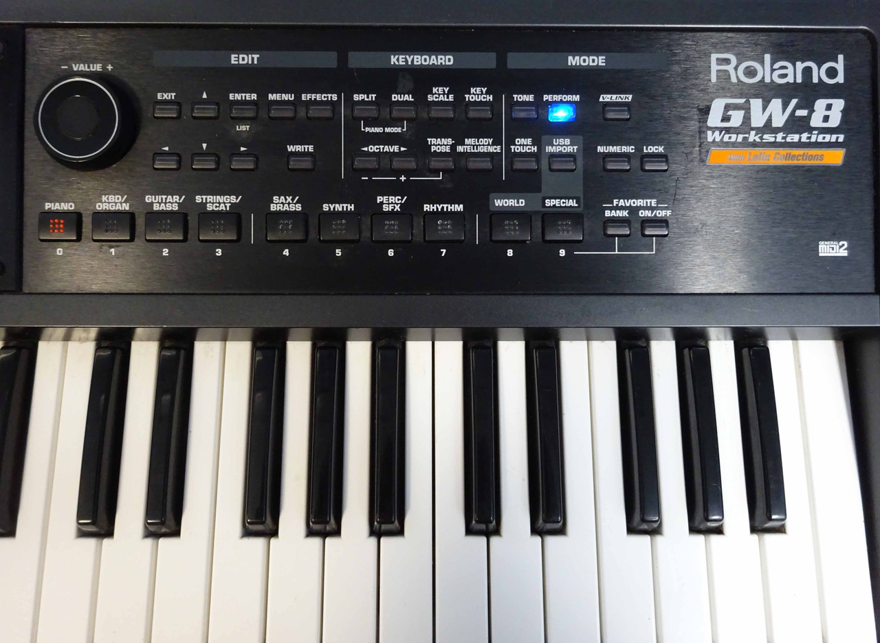 Roland GW-8 Workstation with Latin Collections Version 2