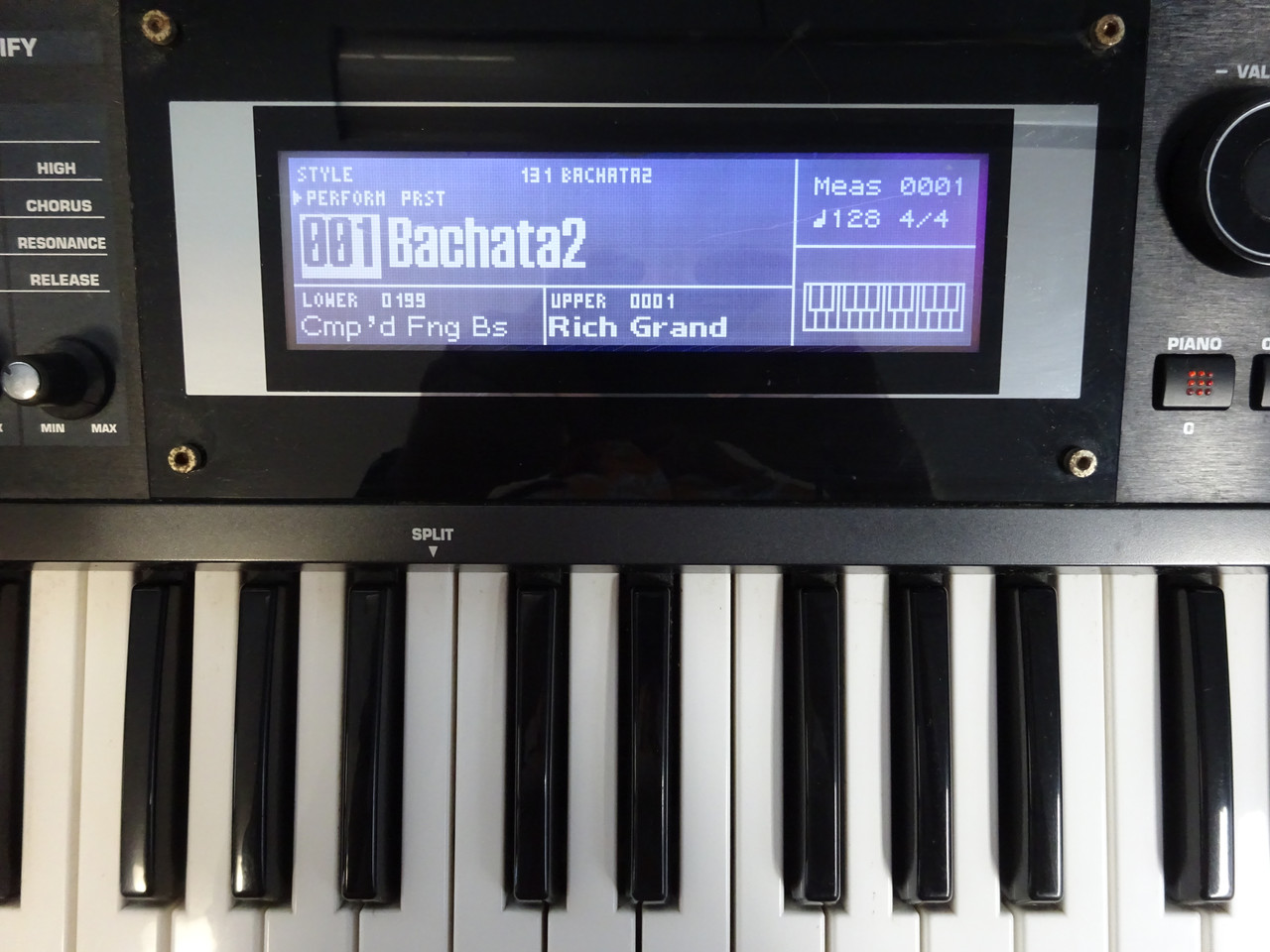 Roland GW-8 Workstation with Latin Collections Version 2
