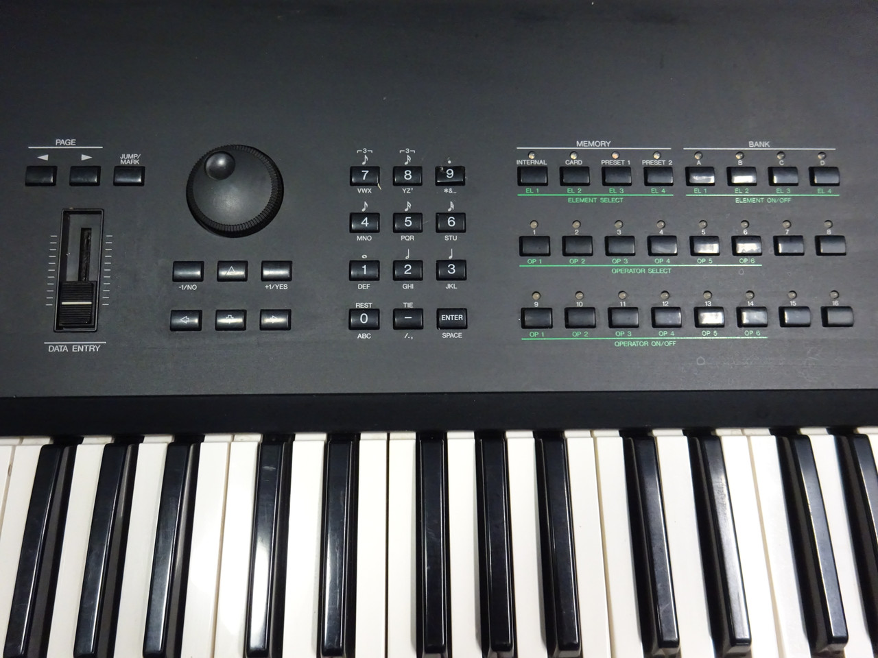 Yamaha SY-77 Music Synthesizer